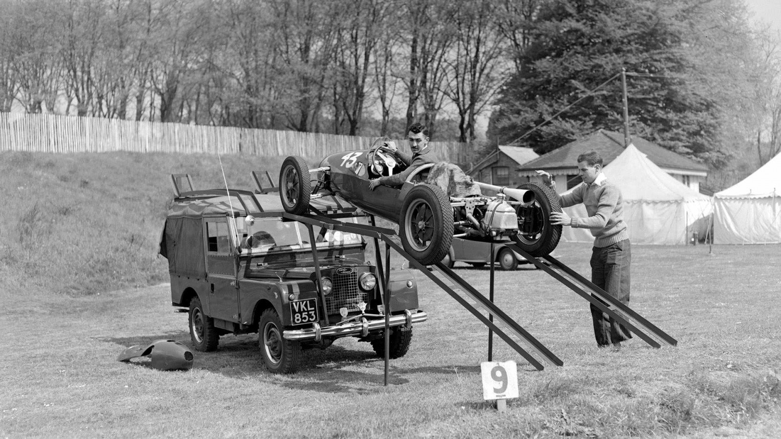 Vintage-Formula-1-Stuart-Lewis-Evans-1600x900.jpg